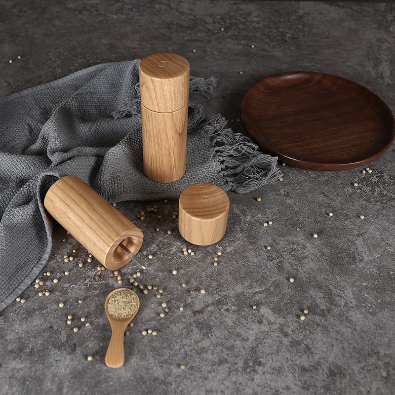 Oak Grinder Seasoning Bottle for Kitchen Use